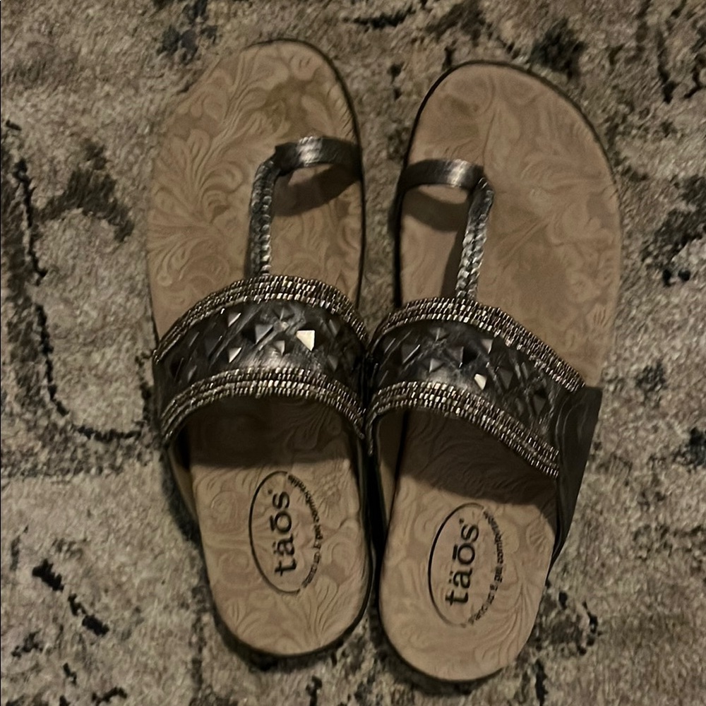 Taos Pewter Genie Sandals with Pyramid Studs Silver Grey Excellent Condition